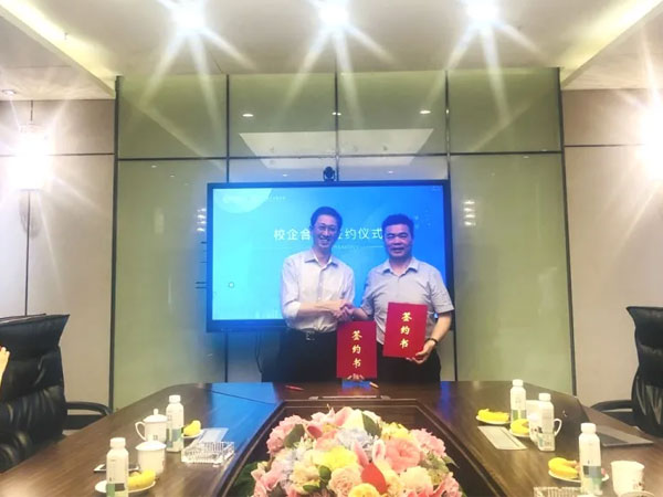窗出名門(mén)·家與上海第二工業(yè)大學(xué)籤訂校企合作協(xié)議！