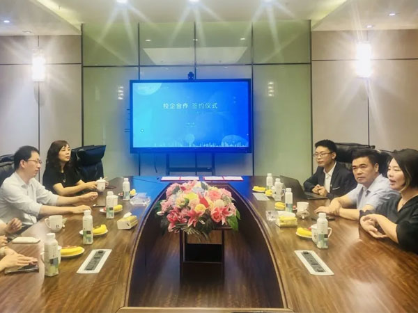 窗出名門(mén)·家與上海第二工業(yè)大學(xué)籤訂校企合作協(xié)議！