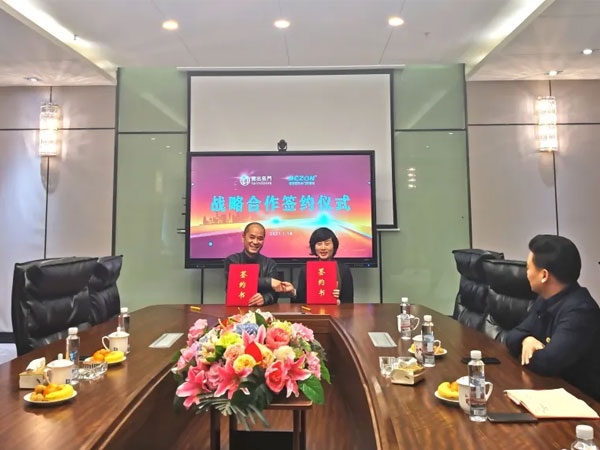 恭喜！低碳鋁木門(mén)窗家裝體驗(yàn)中心落戶(hù)窗出名門(mén)·家！
